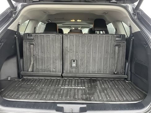 Used 2021 Toyota Highlander XLE image 20