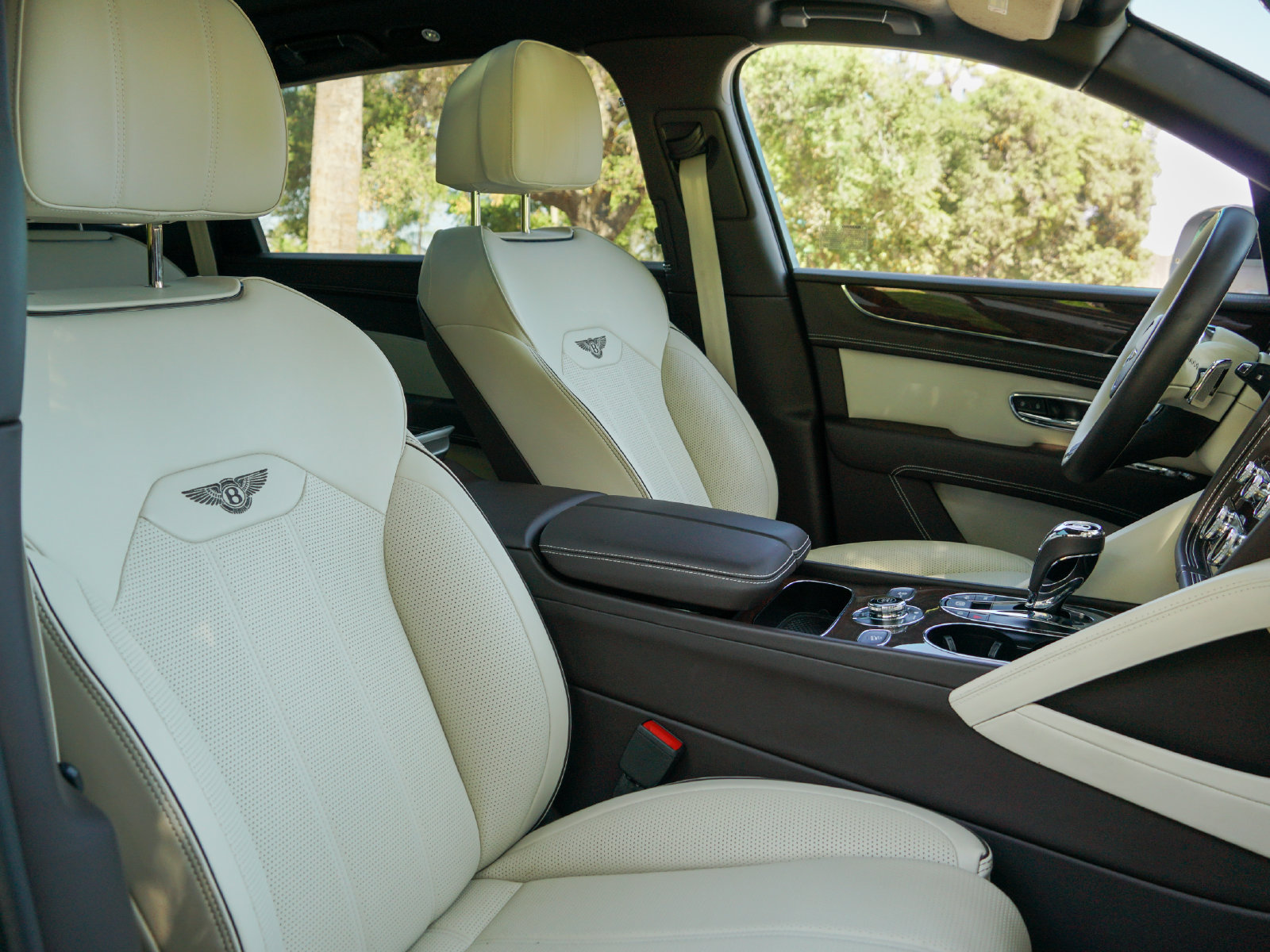 Certified 2023 Bentley Bentayga Extended Wheelbase AWD/4WD image 23