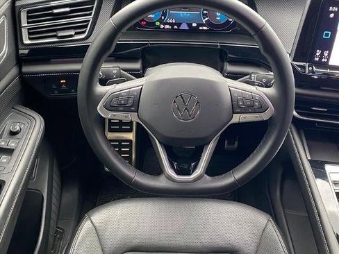 Used 2024 Volkswagen Atlas Cross Sport SEL R-Line image 8