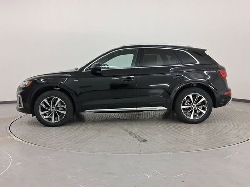 Used 2023 Audi Q5 2.0T Premium w/ Convenience Package image 2
