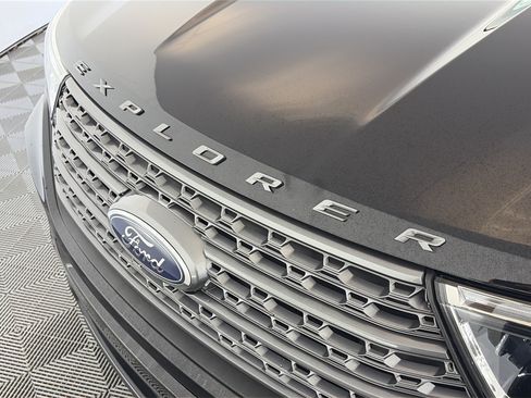 Used 2023 Ford Explorer XLT w/ Equipment Group 202A AWD/4WD image 11