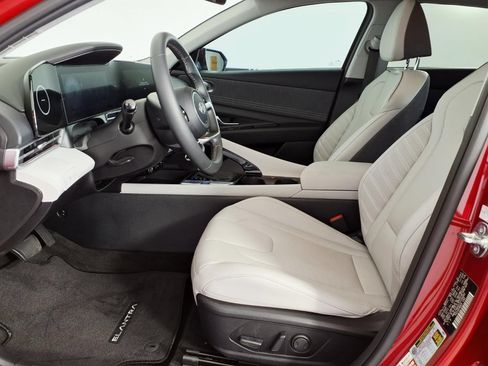 Used 2026 Hyundai Elantra Limited FWD image 12