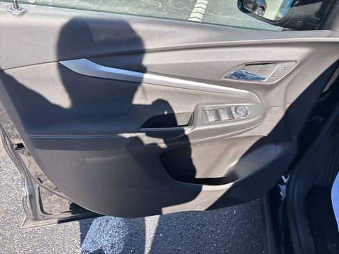 Used 2022 Chevrolet Bolt EUV LT w/ Comfort Package image 21
