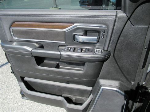 Used 2024 RAM 3500 Laramie AWD/4WD image 27