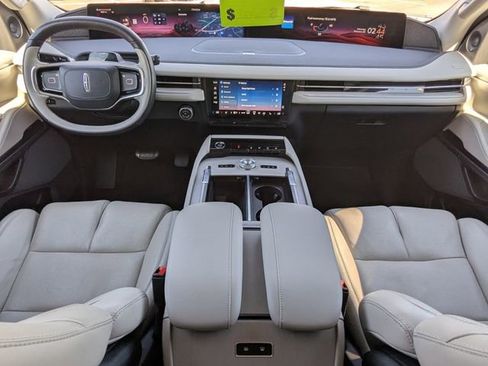 Used 2025 Lincoln Navigator L Reserve image 15