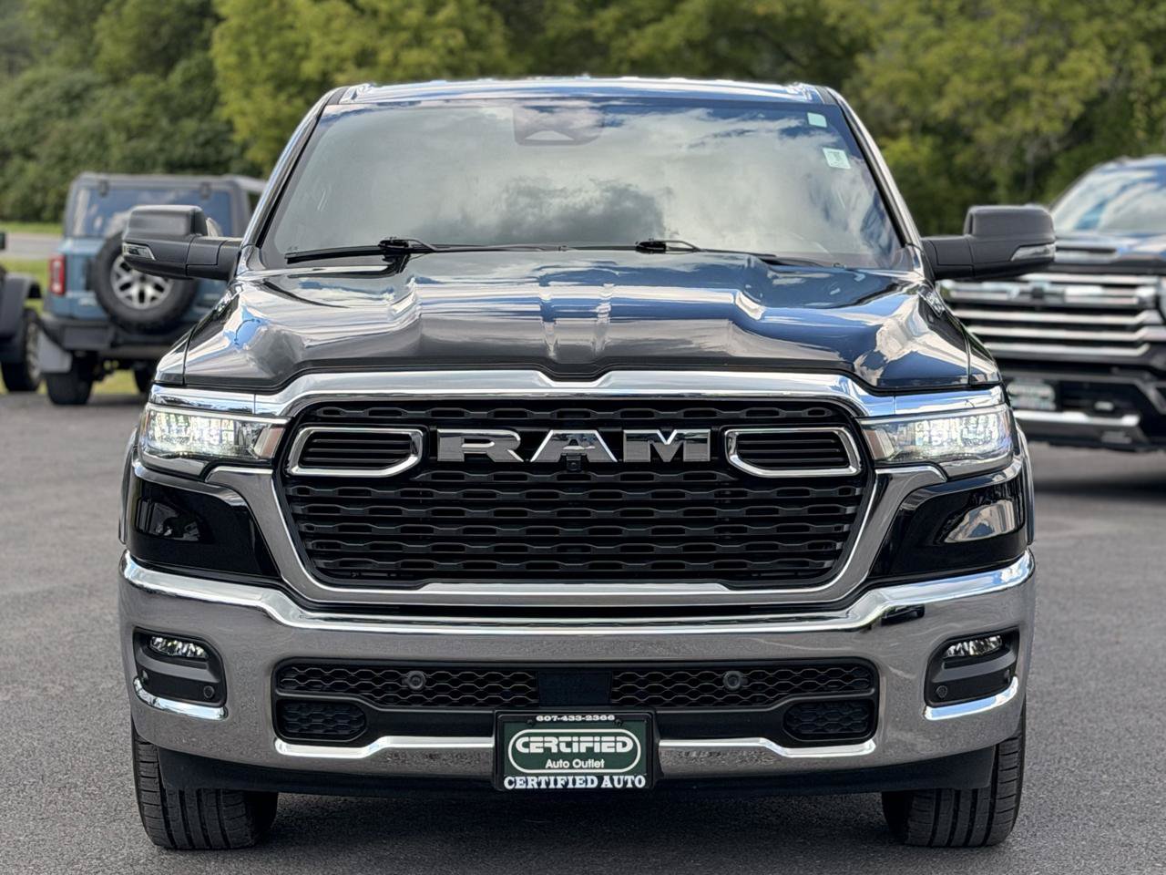Used 2025 RAM 1500 Big Horn AWD/4WD image 2