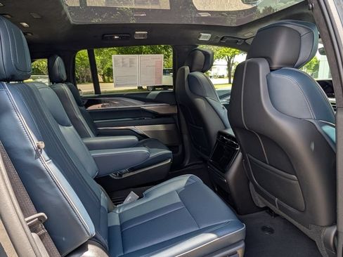 Used 2025 Cadillac Escalade IQ Luxury 2 w/ LPO, Premium Carpet Package AWD/4WD image 22