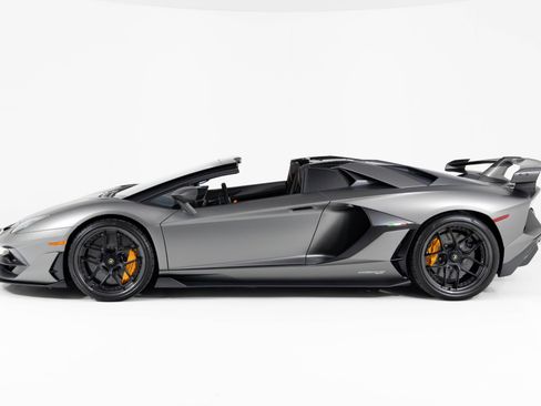 Used 2020 Lamborghini Aventador SVJ image 7