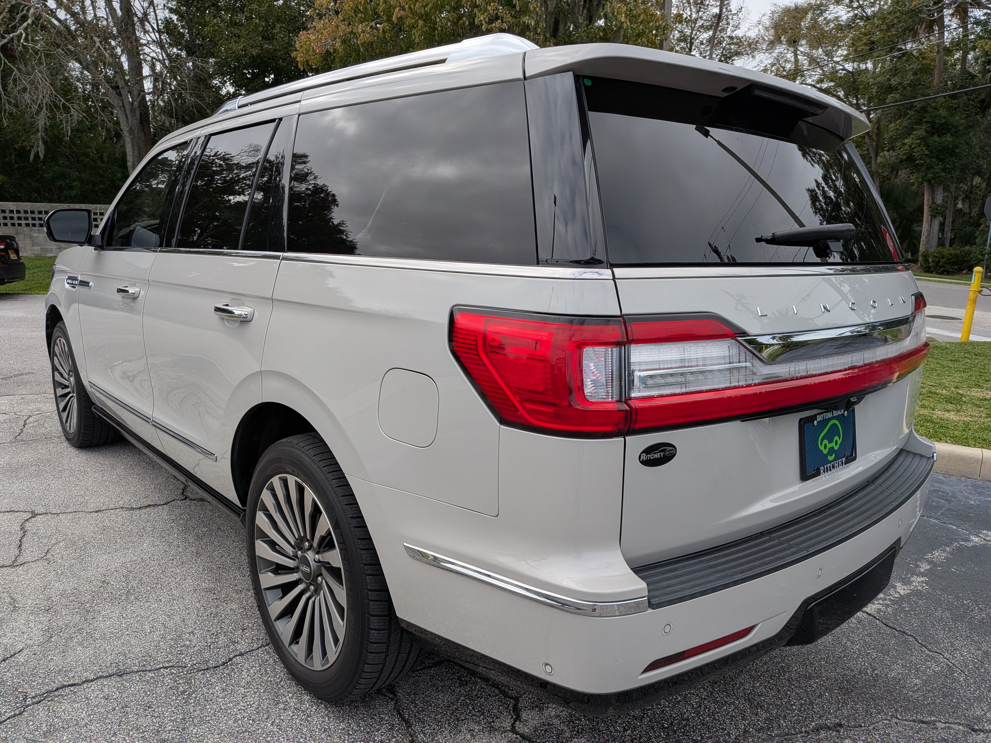 Used 2019 Lincoln Navigator Reserve AWD/4WD image 6