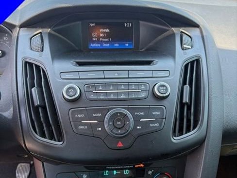 Used 2017 Ford Focus SE FWD image 21