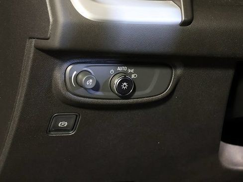 Used 2023 GMC Terrain SLE w/ Driver Convenience Package AWD/4WD image 25