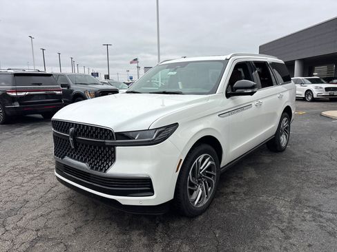 New 2026 Lincoln Navigator Reserve AWD/4WD image 3