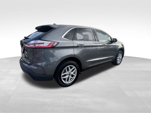 Used 2023 Ford Edge SEL image 4