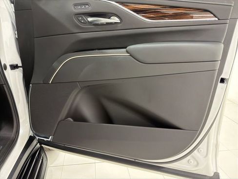Used 2022 Cadillac Escalade ESV Premium Luxury AWD/4WD image 20