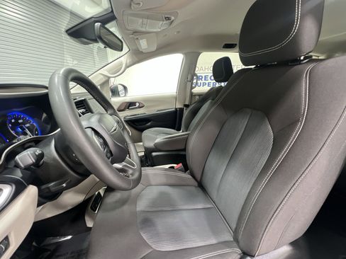 Used 2023 Chrysler Voyager LX FWD image 11