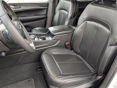 Used 2024 Jeep Grand Cherokee L Limited w/ Luxury Tech Group II image 15