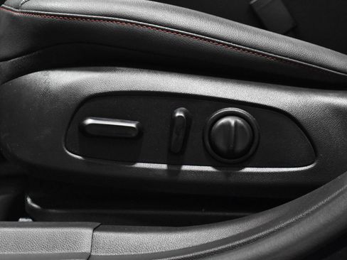 Used 2025 Chevrolet Trax RS image 4