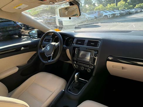 Used 2017 Volkswagen Jetta SEL FWD image 19