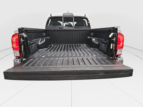 Used 2016 Toyota Tacoma SR5 image 21