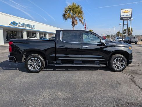 Used 2023 Chevrolet Silverado 1500 High Country image 3