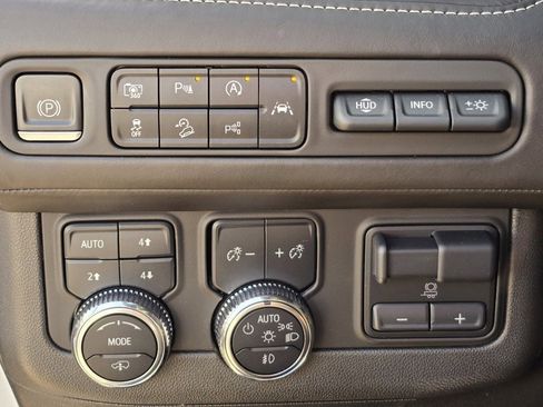 Used 2023 GMC Yukon Denali Ultimate image 17