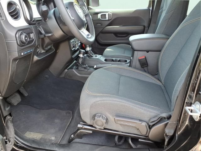 Used 2025 Jeep Wrangler Unlimited Sahara AWD/4WD image 19