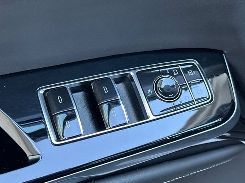 Certified 2025 Cadillac Escalade Sport Platinum image 12