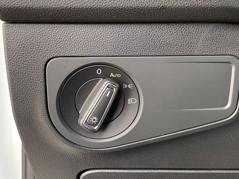 Certified 2023 Volkswagen Tiguan SE FWD image 22