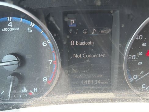 Used 2017 Toyota RAV4 XLE AWD/4WD image 9