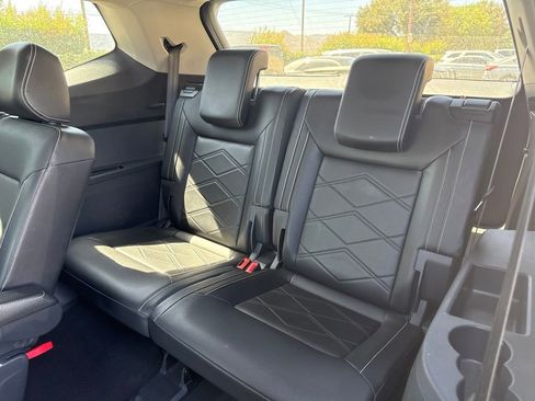 Used 2024 Volkswagen Atlas SE AWD/4WD image 19