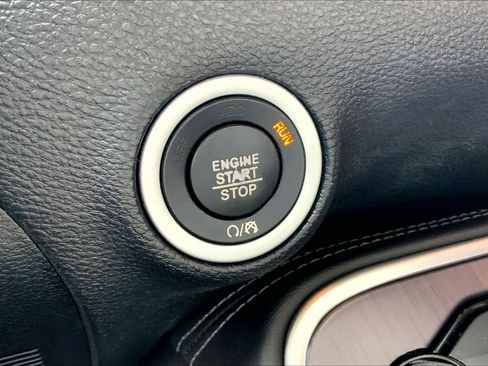 Used 2018 Dodge Challenger SXT image 29