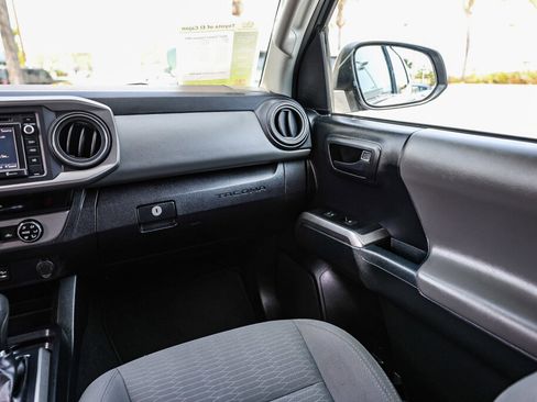 Used 2017 Toyota Tacoma SR5 w/ SR5 Appearance Package (SM) image 6