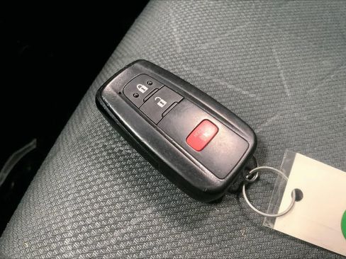 Used 2022 Toyota RAV4 XLE image 18