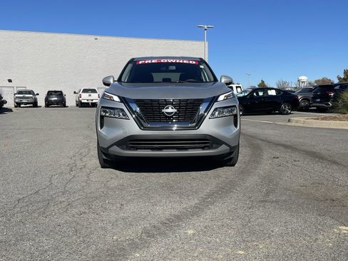 Used 2023 Nissan Rogue SV image 2