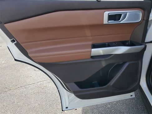 Used 2024 Ford Explorer King Ranch w/ Technology Package image 16