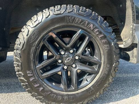 Used 2019 Chevrolet Silverado 1500 Custom Trail Boss w/ Custom Convenience Package AWD/4WD image 6