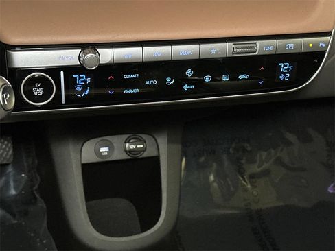 Used 2024 Hyundai Ioniq 5 Limited image 33