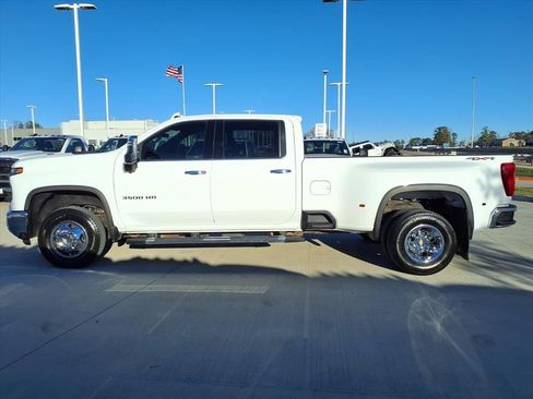 Used 2024 Chevrolet Silverado 3500 LTZ w/ LTZ Convenience Package image 8