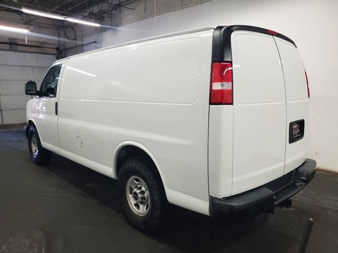 Used 2020 GMC Savana 2500 w/ Driver Convenience Package RWD image 5