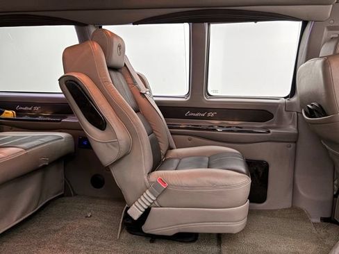Used 2019 GMC Savana 2500 w/ Enhanced Convenience Package RWD image 44