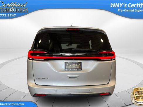 Used 2023 Chrysler Pacifica Touring-L FWD image 7