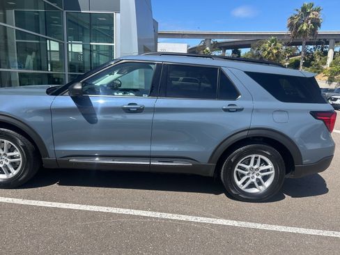 Used 2025 Ford Explorer Active RWD image 9
