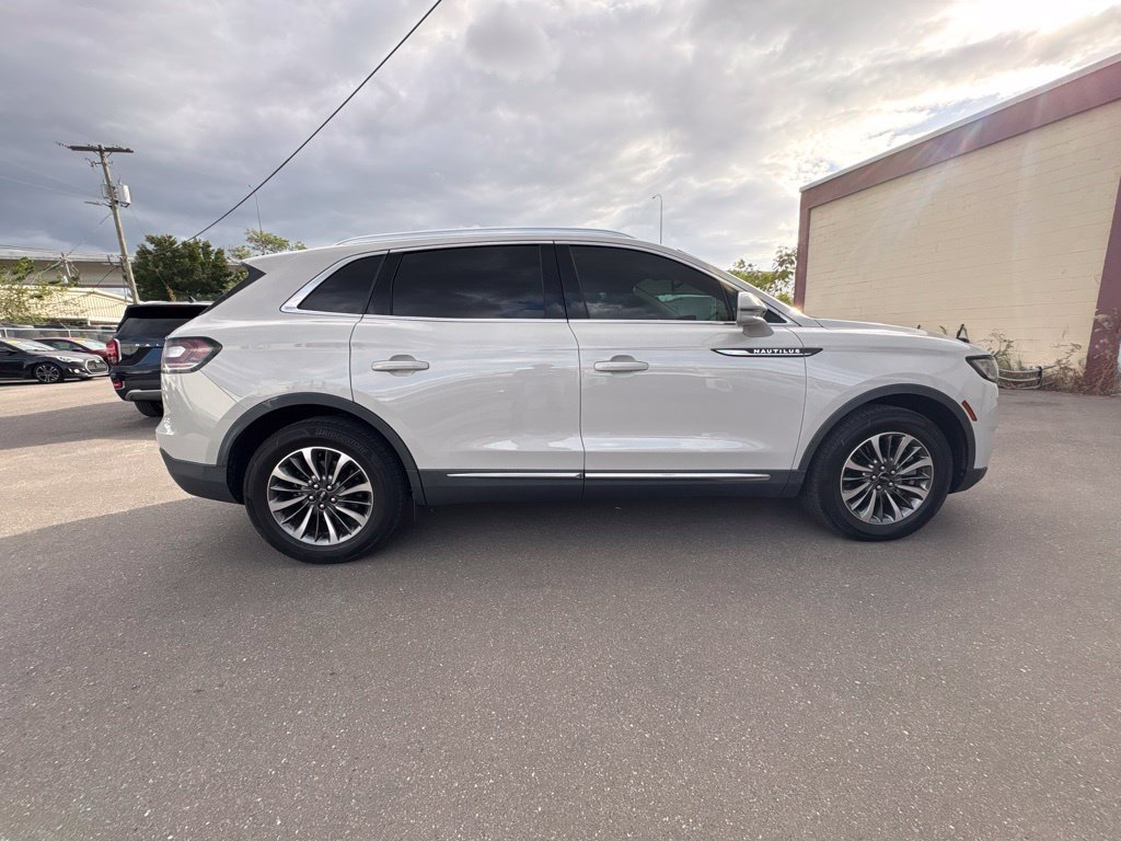 Used 2021 Lincoln Nautilus FWD w/ Equipment Group 101A image 2