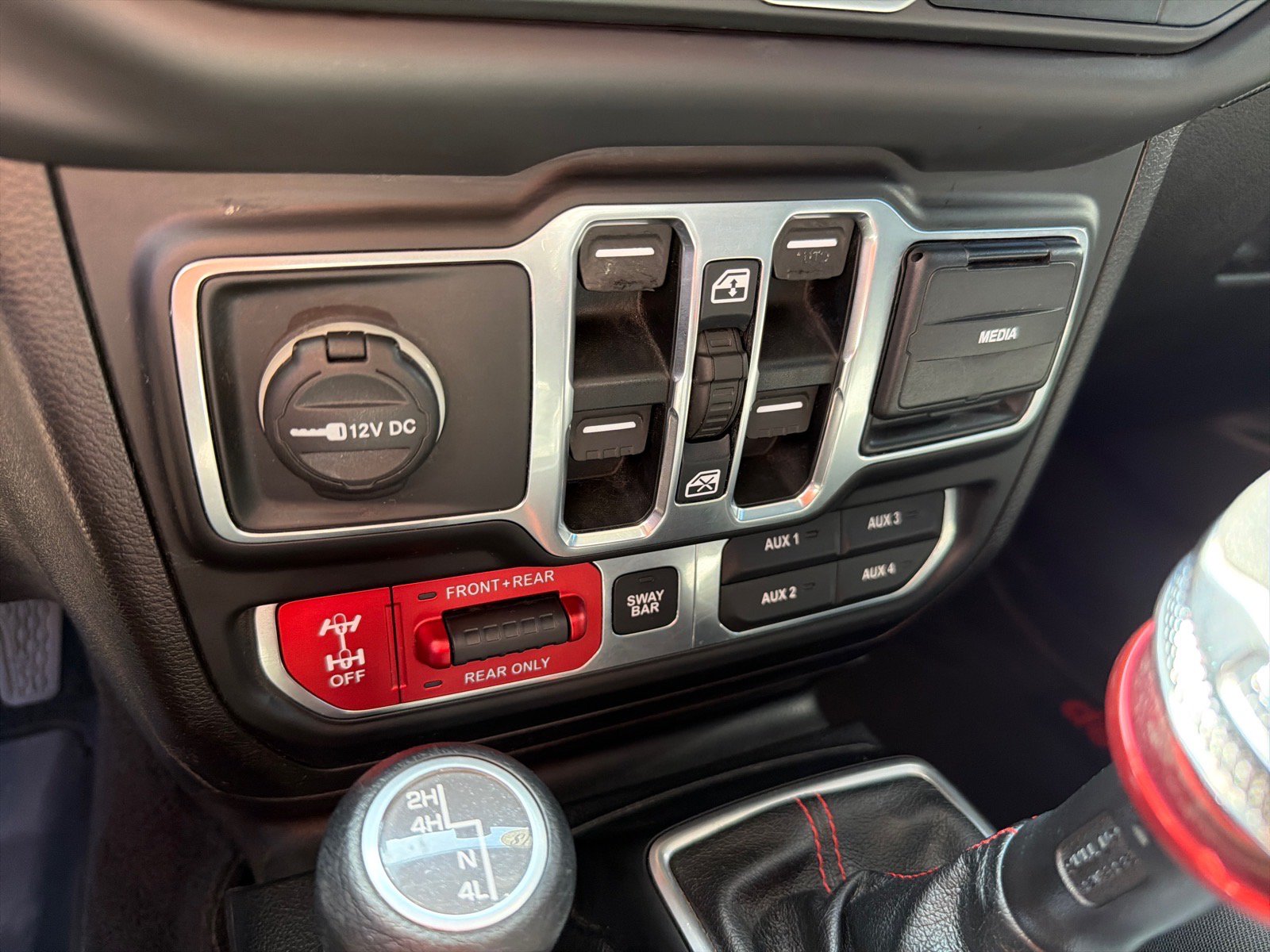 Used 2018 Jeep Wrangler Unlimited Rubicon AWD/4WD image 16