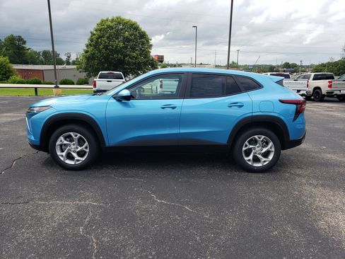 New 2026 Chevrolet Trax LS w/ LS Convenience Package FWD image 6