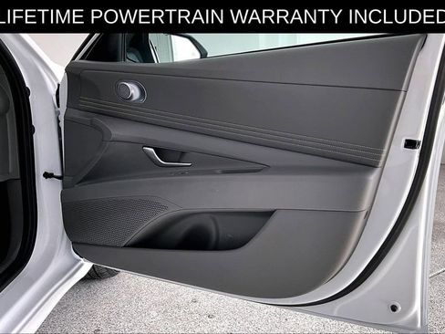 Used 2025 Hyundai Elantra Sport image 19
