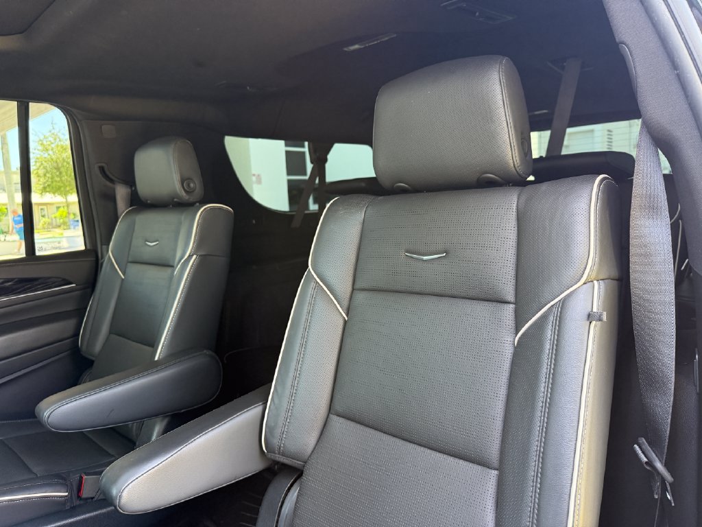Used 2022 Cadillac Escalade ESV Sport RWD image 17