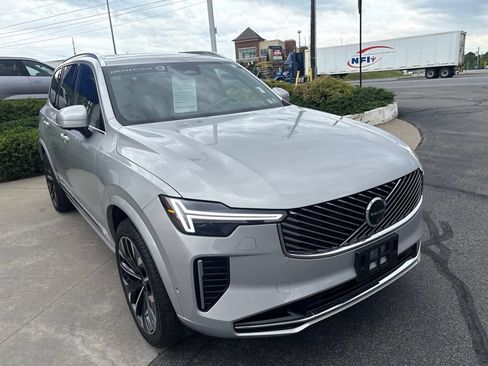 Certified 2025 Volvo XC90 B6 Plus AWD/4WD image 4