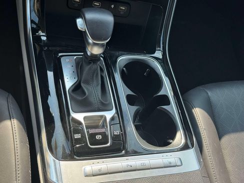 Used 2024 Kia Carnival EX FWD image 28
