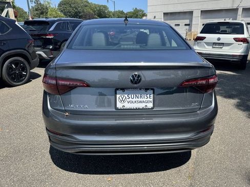 Used 2023 Volkswagen Jetta SE w/ Panoramic Sunroof Package FWD image 6